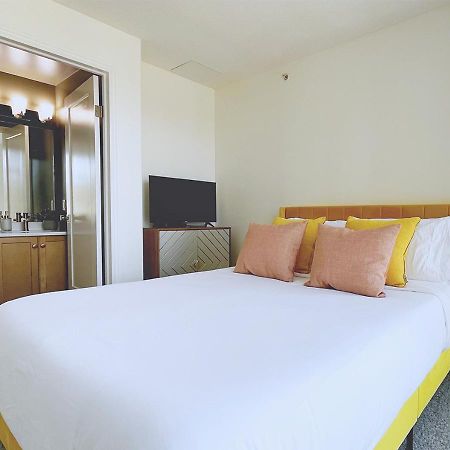 Ferienwohnung Downtown Waterfront Kelowna Oasis Newly Renovated 2Bed 2Bath Exterior foto